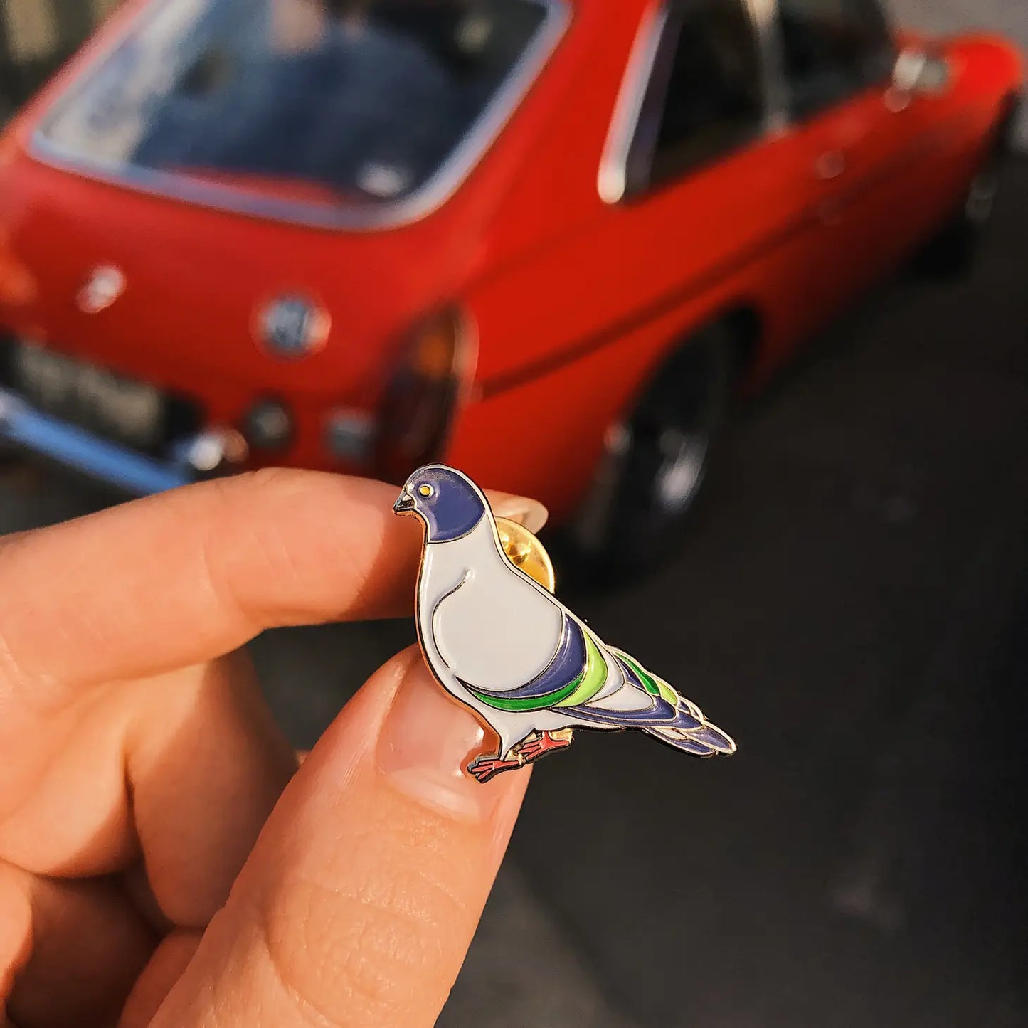 Enamel Pin ''Pigeon''