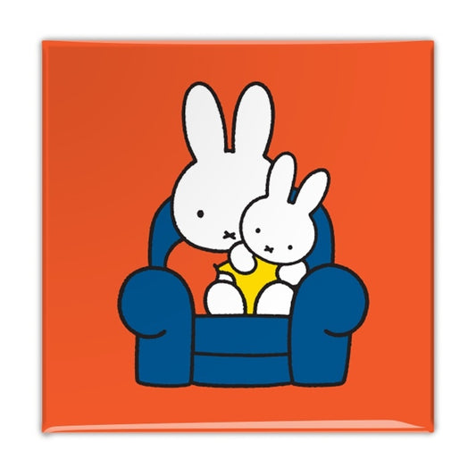 Miffy-Magnet „Miffy auf einem Stuhl“